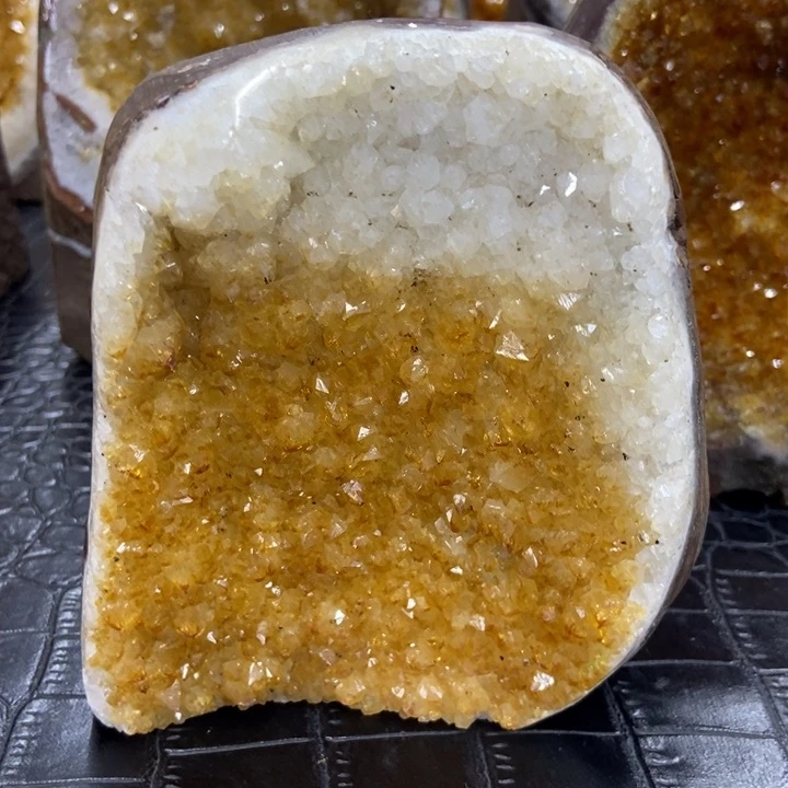 水晶珠宝半成品未镶嵌双色晶镇