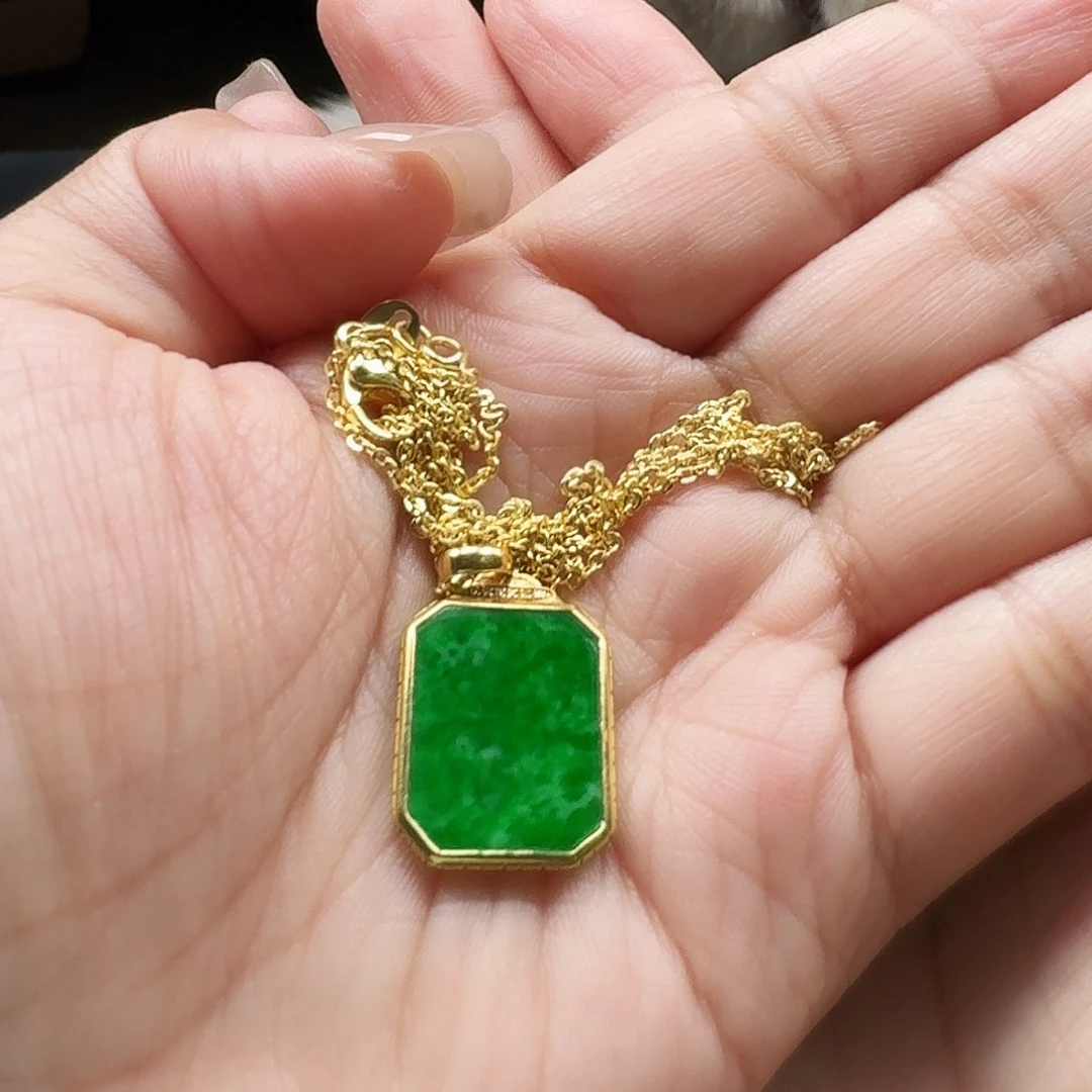 翡翠18K金镶嵌颈饰
