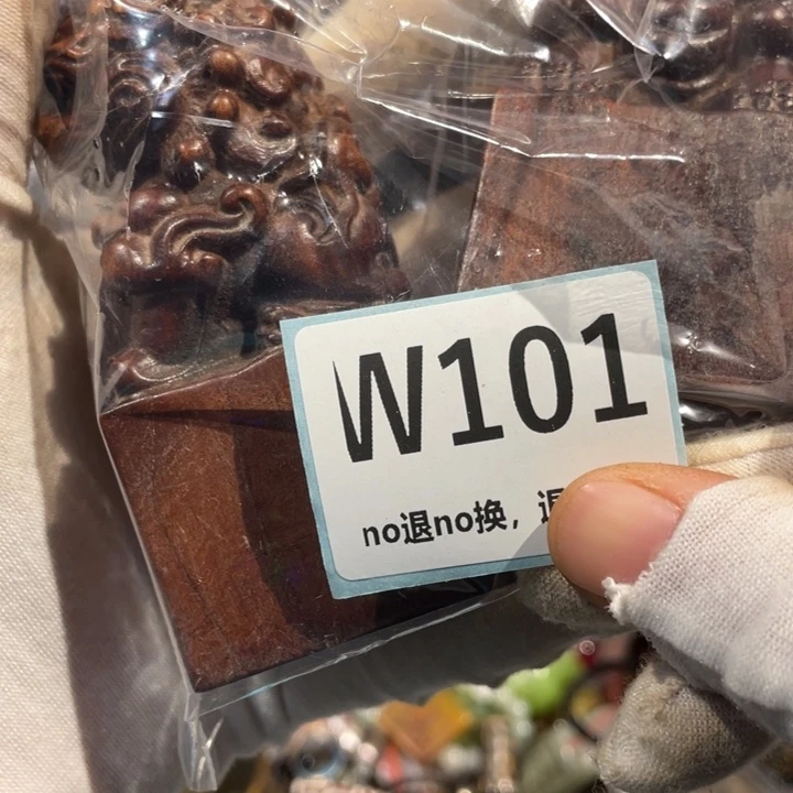 L***i瓷片二表姐直播火爆热卖