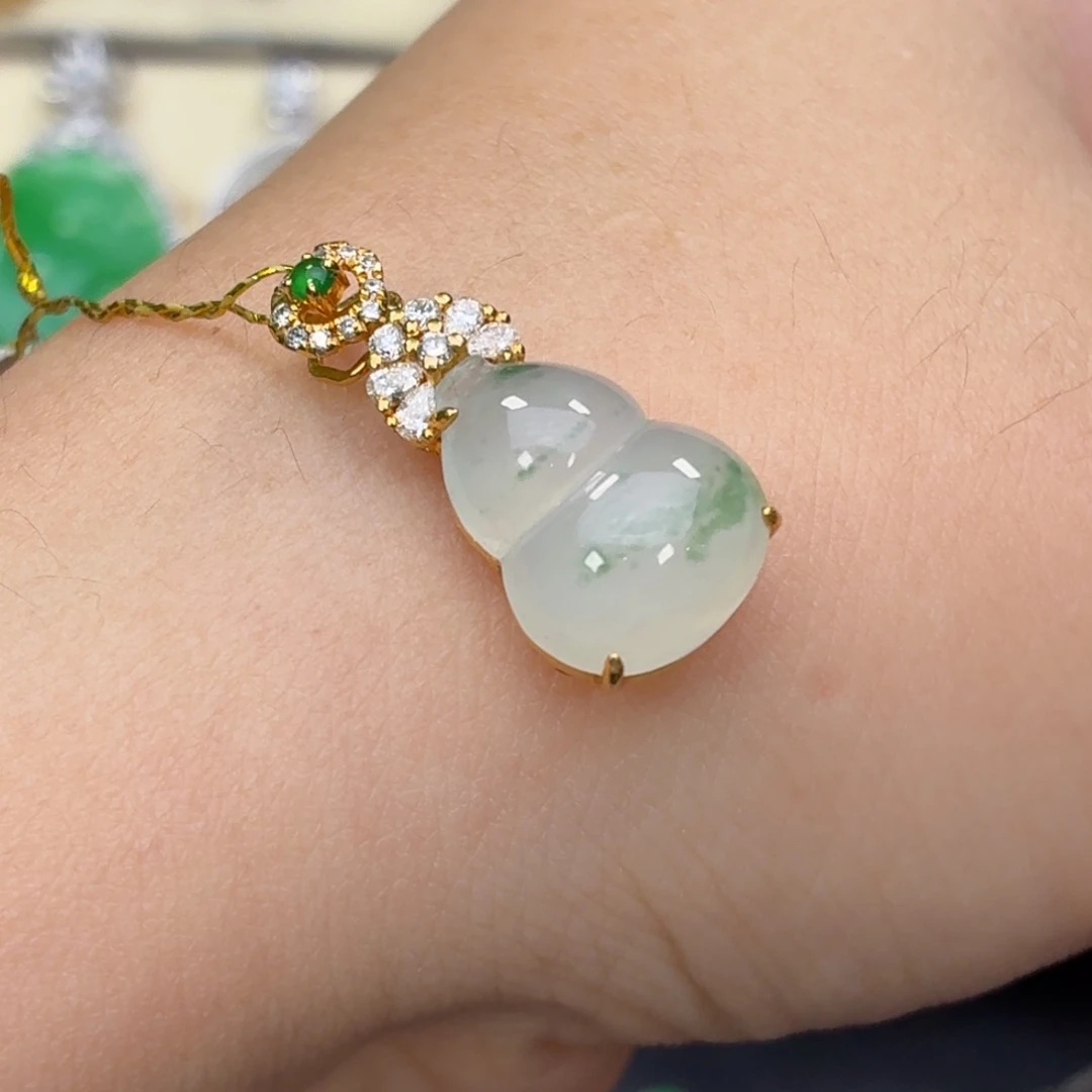 翡翠18K金镶嵌颈饰