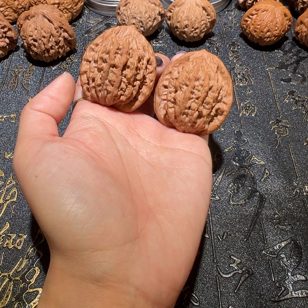 文玩核桃吊坠虎头38.5手把件88