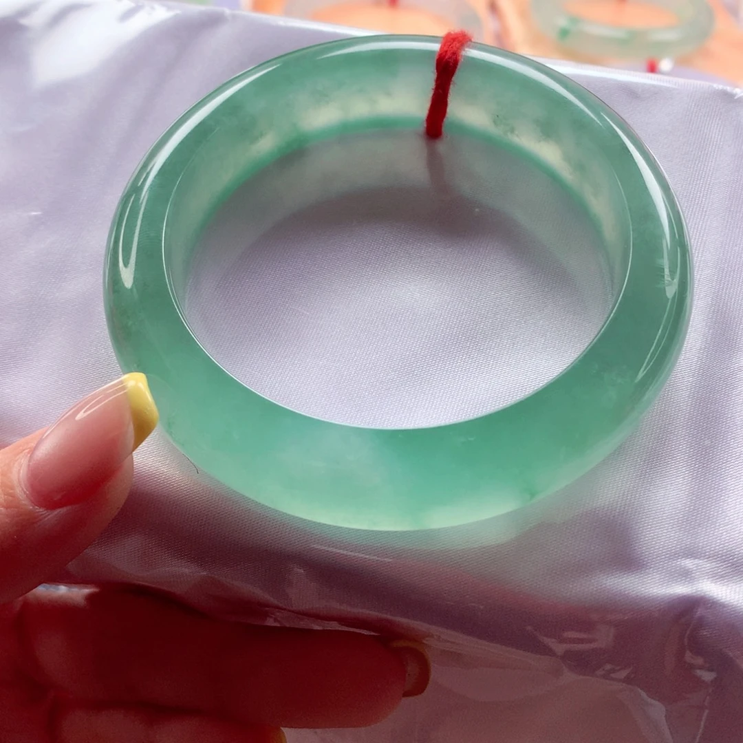 翡翠未镶嵌手镯55.2 啤酒瓶绿宝藏毕业 灵