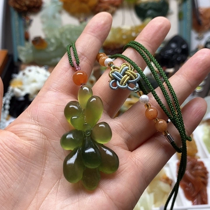 蛇纹石玉未镶嵌颈饰