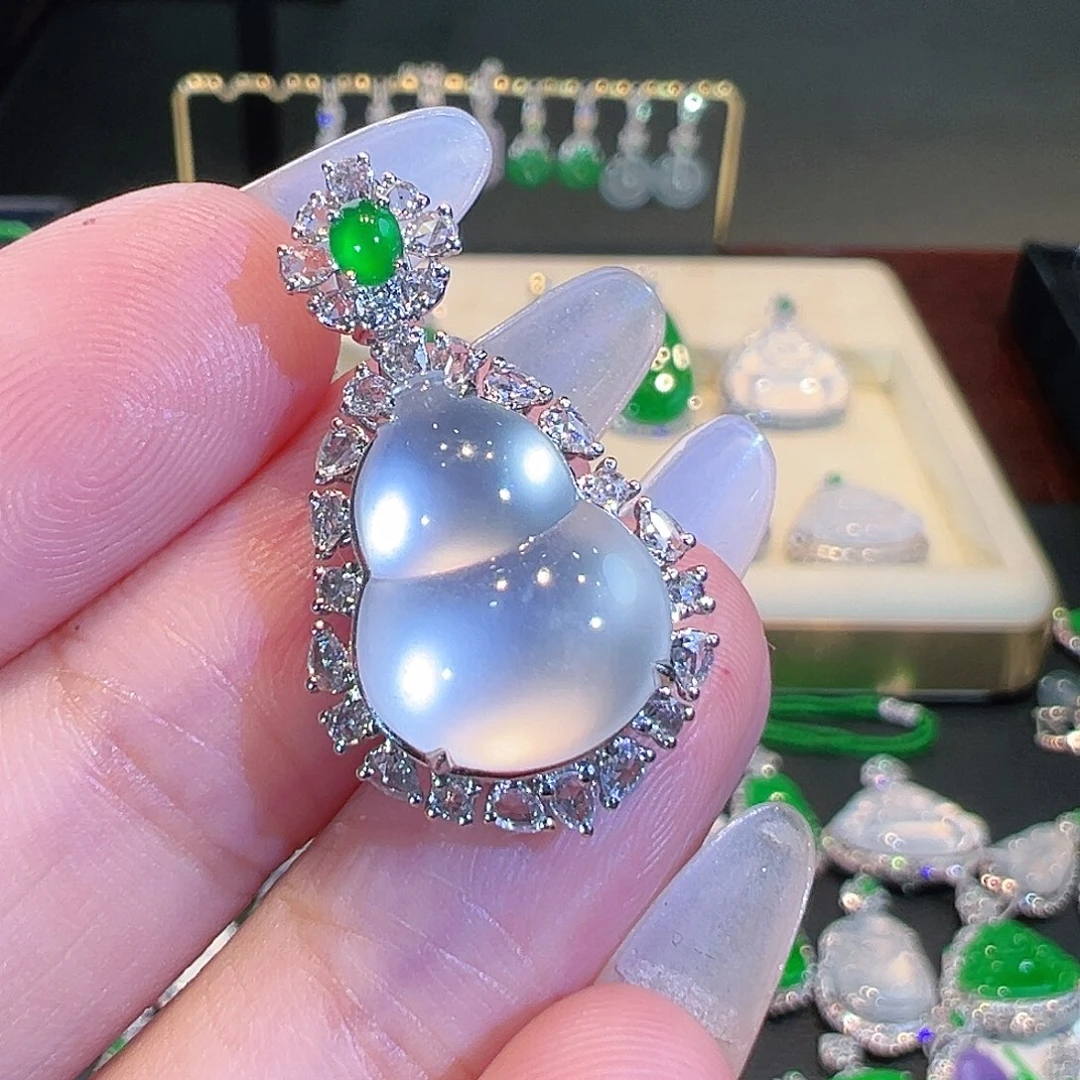 翡翠吊坠(不含链)18K金镶嵌翡翠