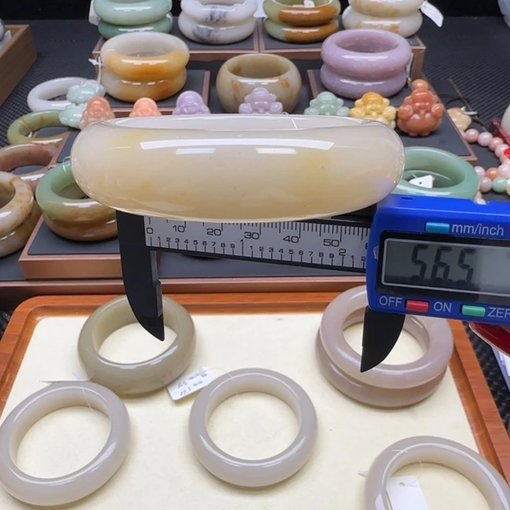 石英岩玉未镶嵌手镯