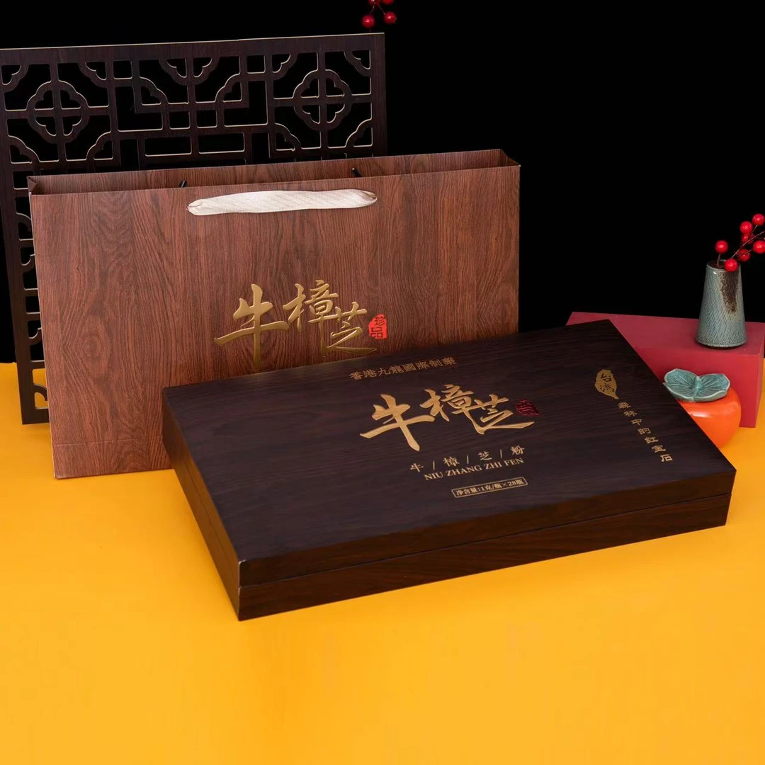 深林中的红宝石牛樟芝