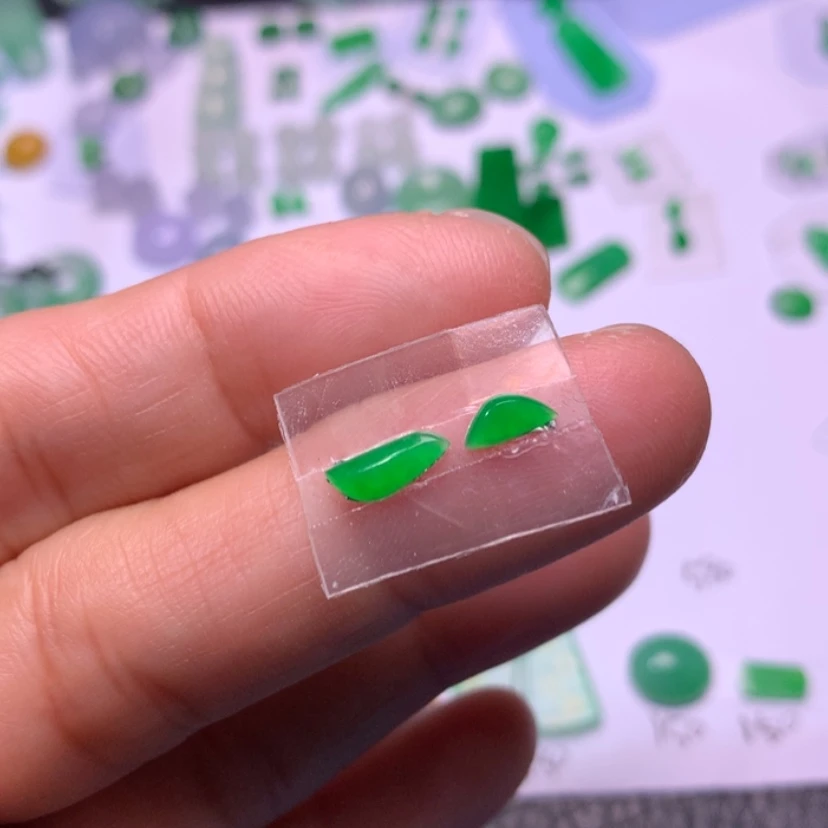 【闪购商品】翡翠颈饰未镶嵌绿**笙随形