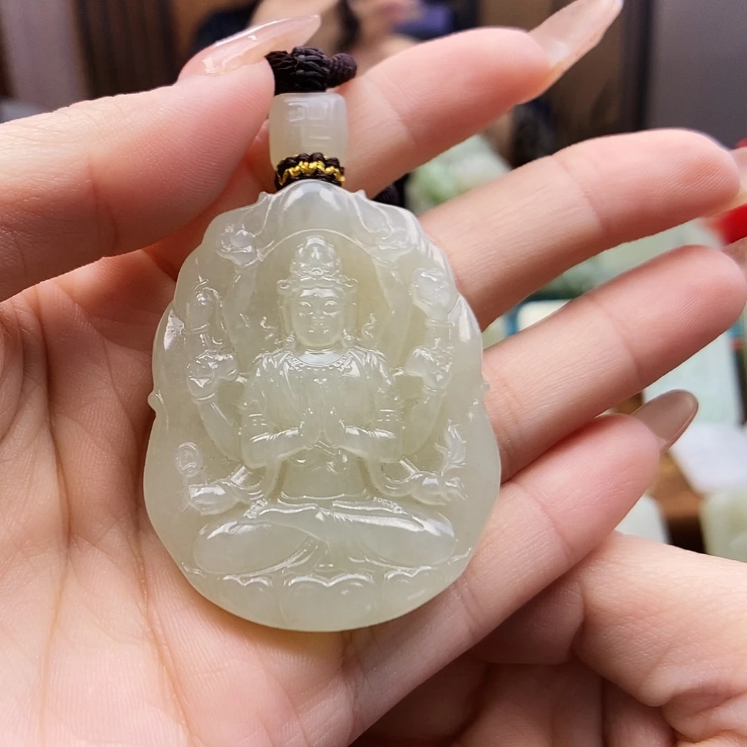 东***成和田玉未镶嵌颈饰