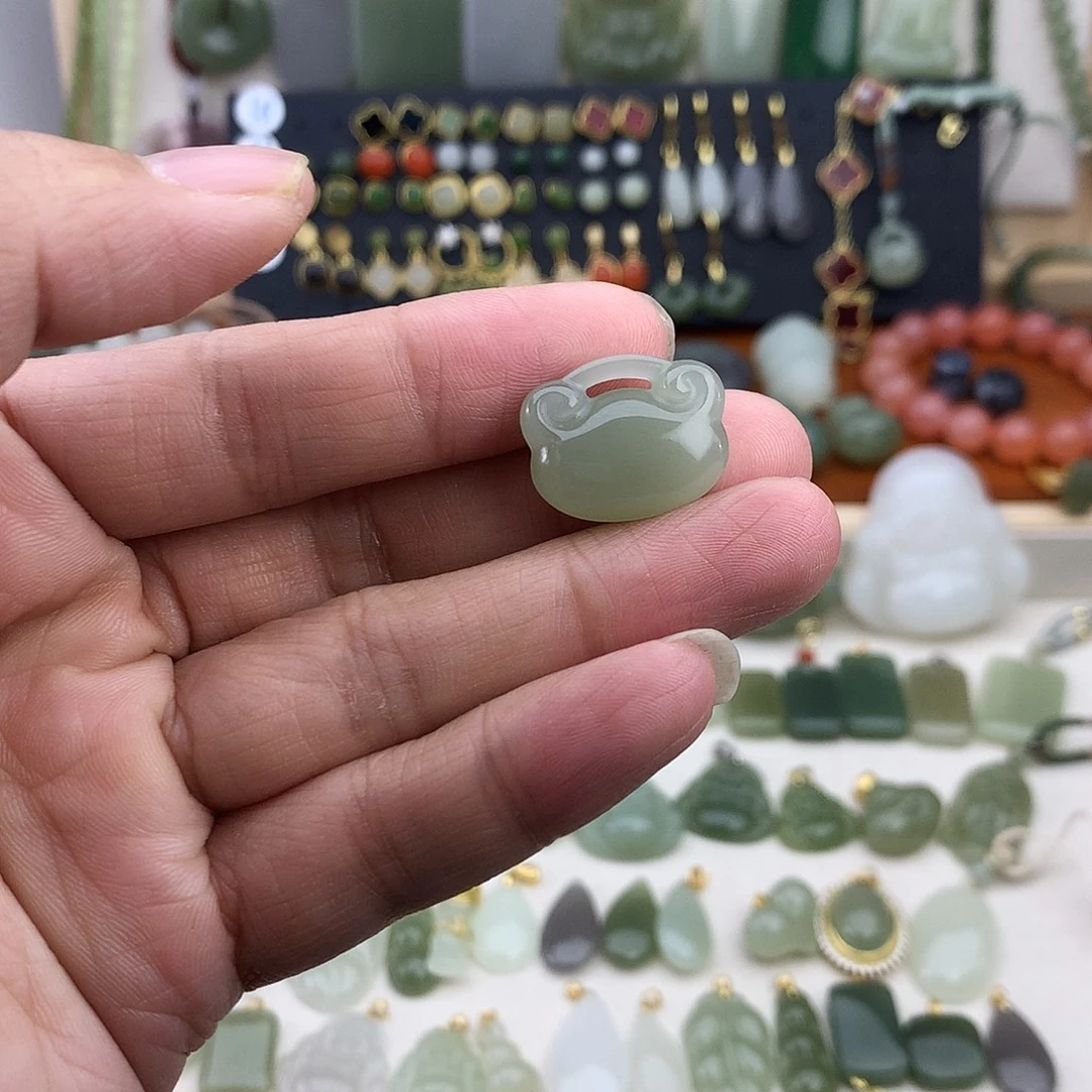 和田玉未镶嵌吊坠(不含链)