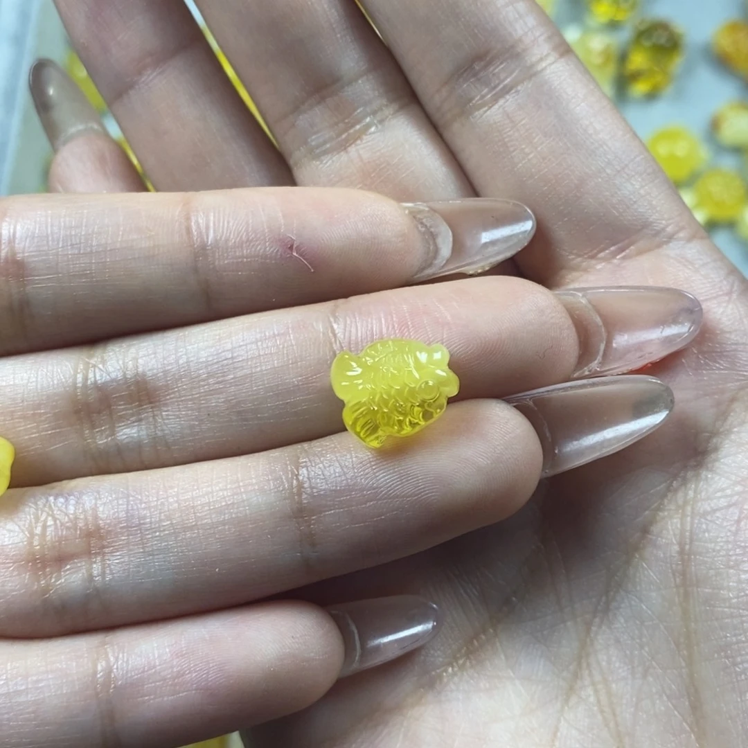 琥珀裸石未镶嵌华*小鱼