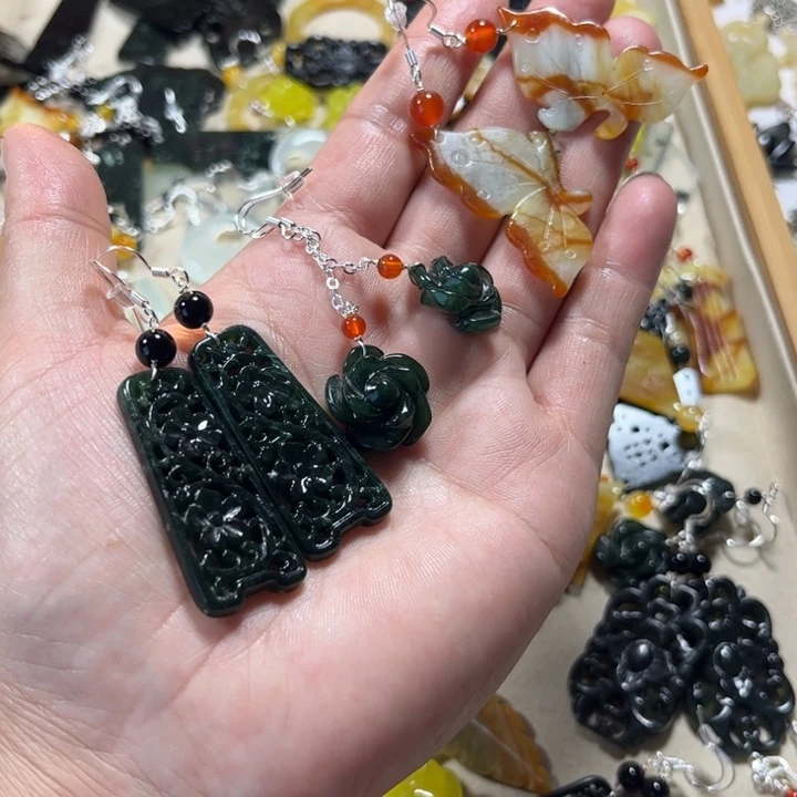 蛇纹石玉合金耳饰
