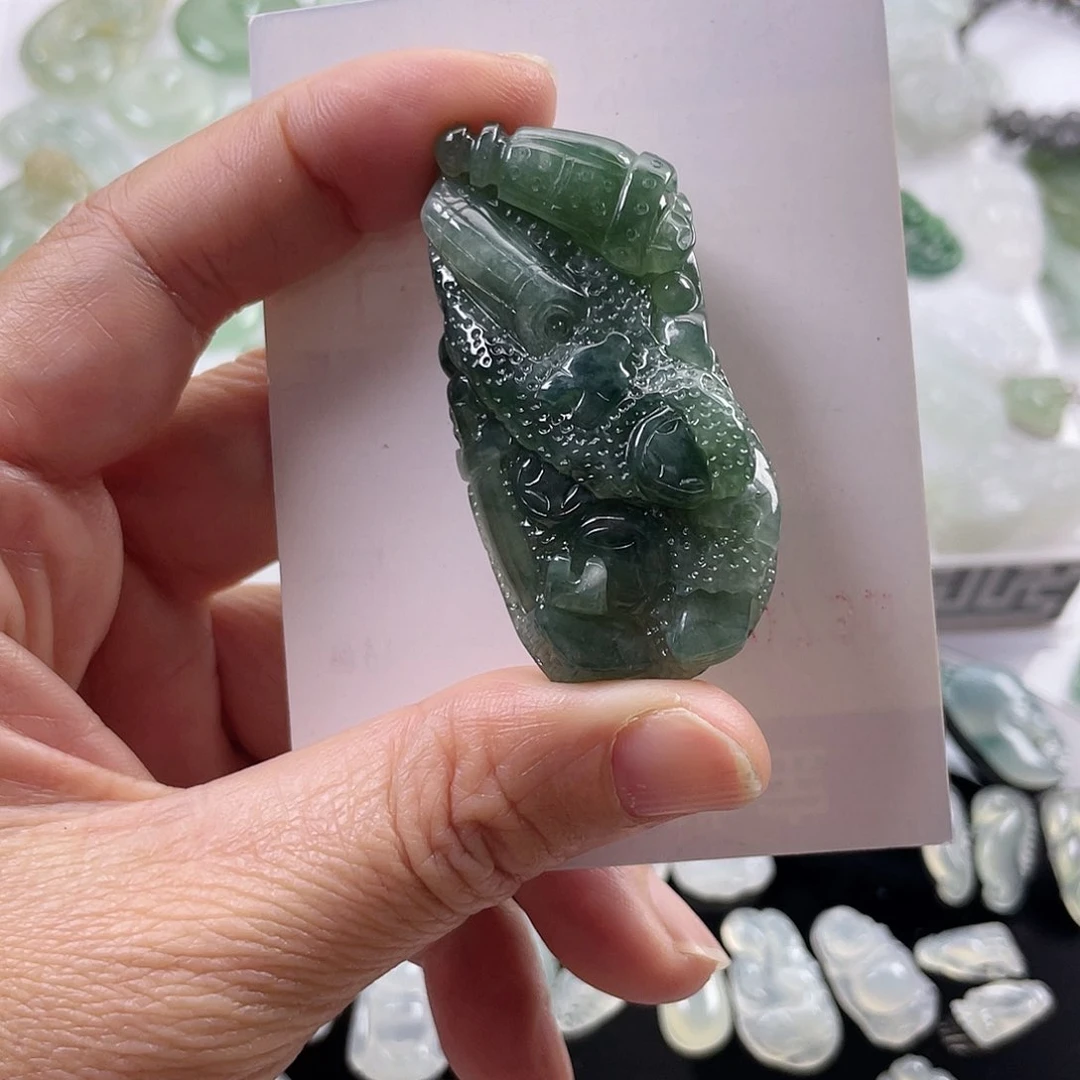 翡翠颈饰未镶嵌嘤****g八破