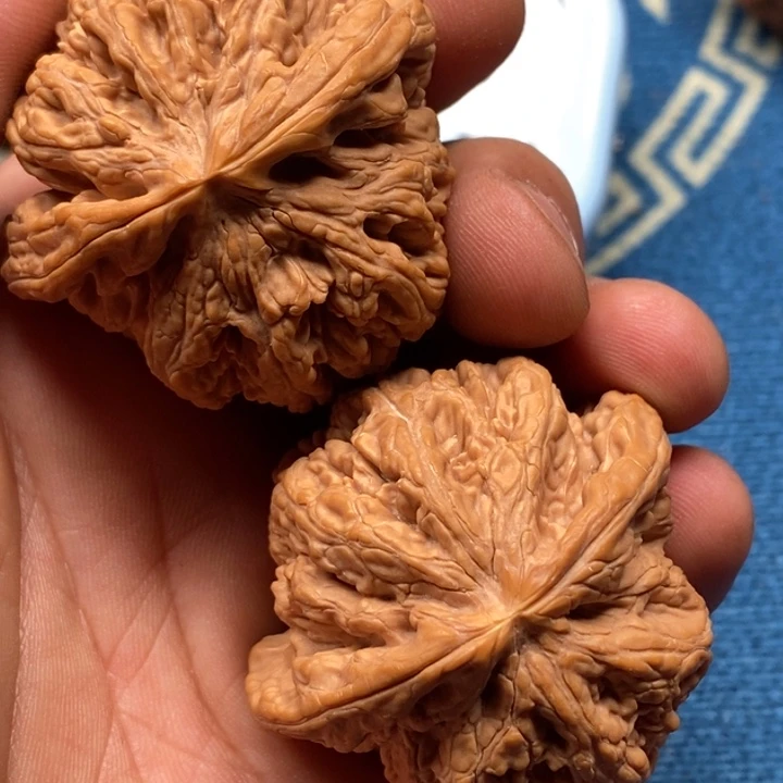 俺***哥文玩核桃吊坠大粗筋