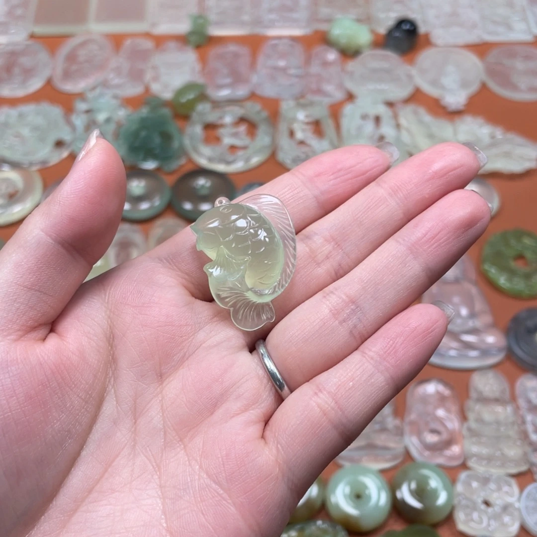 来***哒蛇纹石玉未镶嵌颈饰