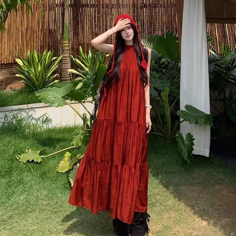 适合新疆川西草原旅游穿搭复古酒红色无袖挂脖连衣裙女宽松度假风