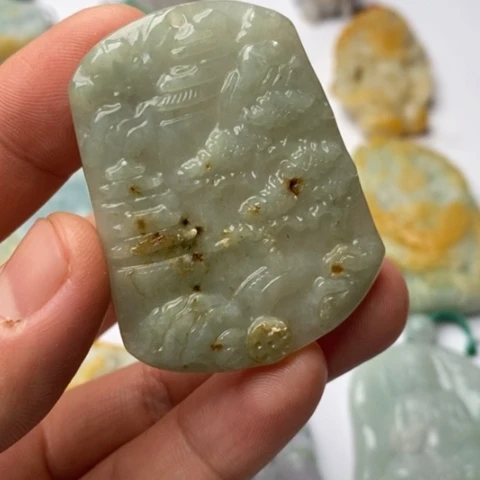 翡翠颈饰未镶嵌翡翠