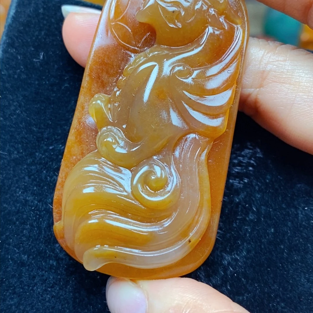 未镶嵌石英质玉（黄龙玉）颈饰