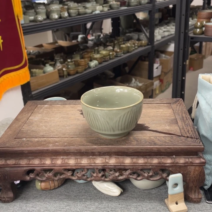 摆件秘釉雕刻莲花杯