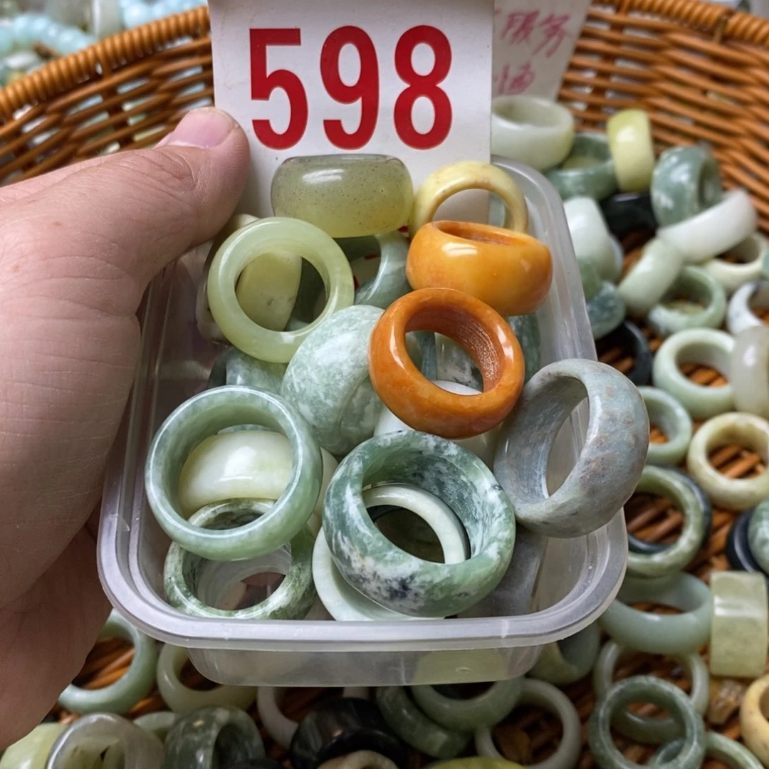 蛇纹石玉挂坠未镶嵌