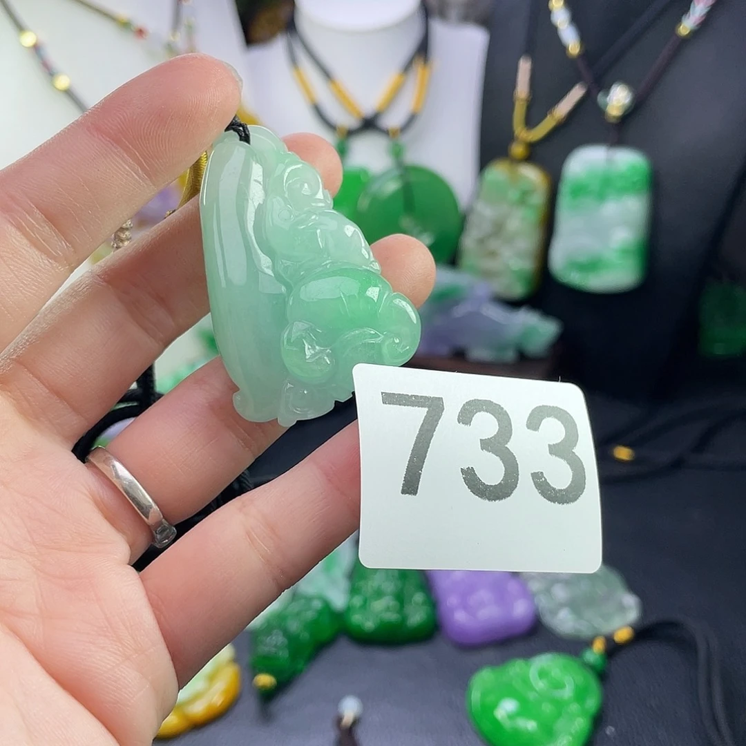 翡翠未镶嵌吊坠(赠链)