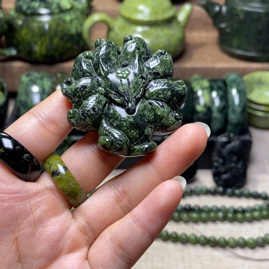 蛇纹石玉未镶嵌药王石吊坠