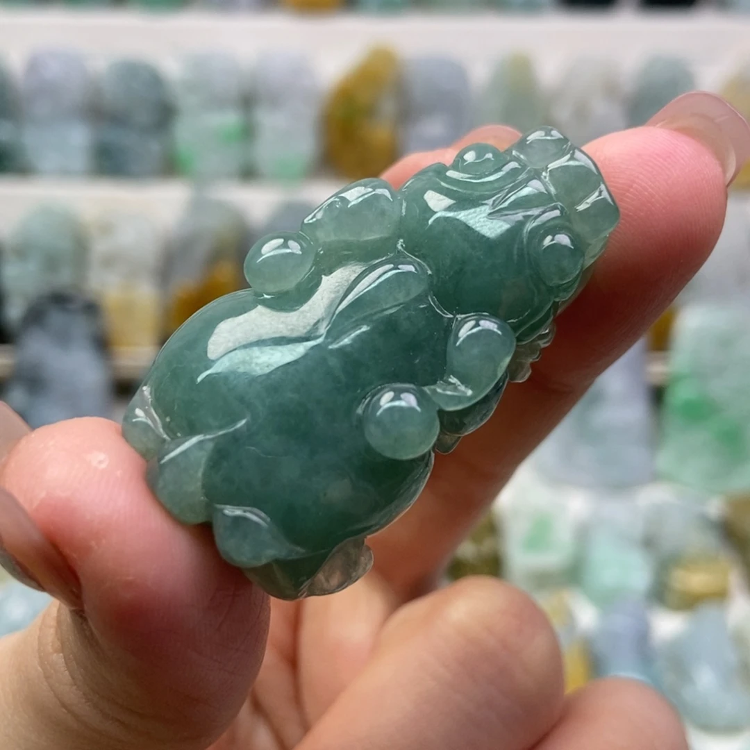 翡翠吊坠(赠链)未镶嵌