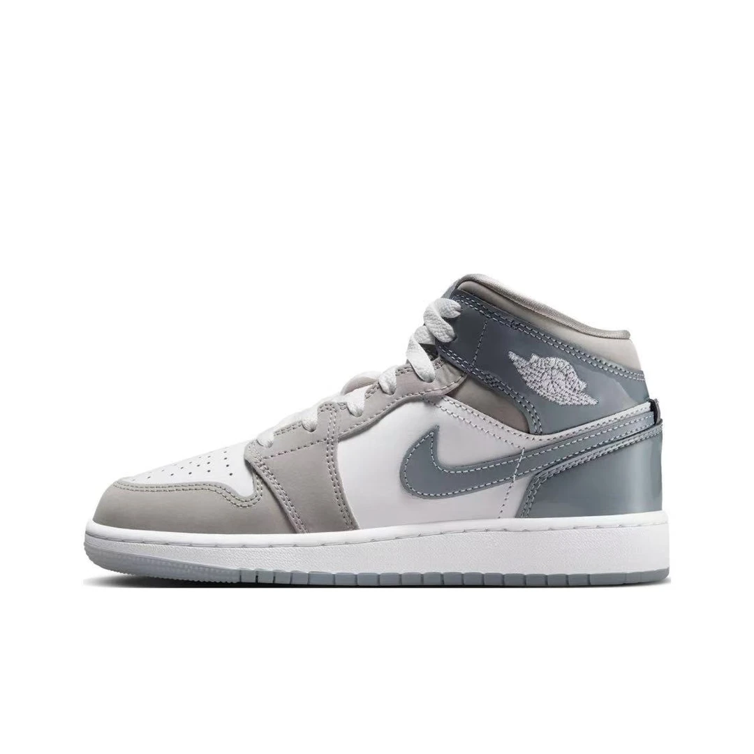 NIKE耐克男大童AIR JORDAN 1 MID SE (GS)乔丹篮球鞋HF3193-100