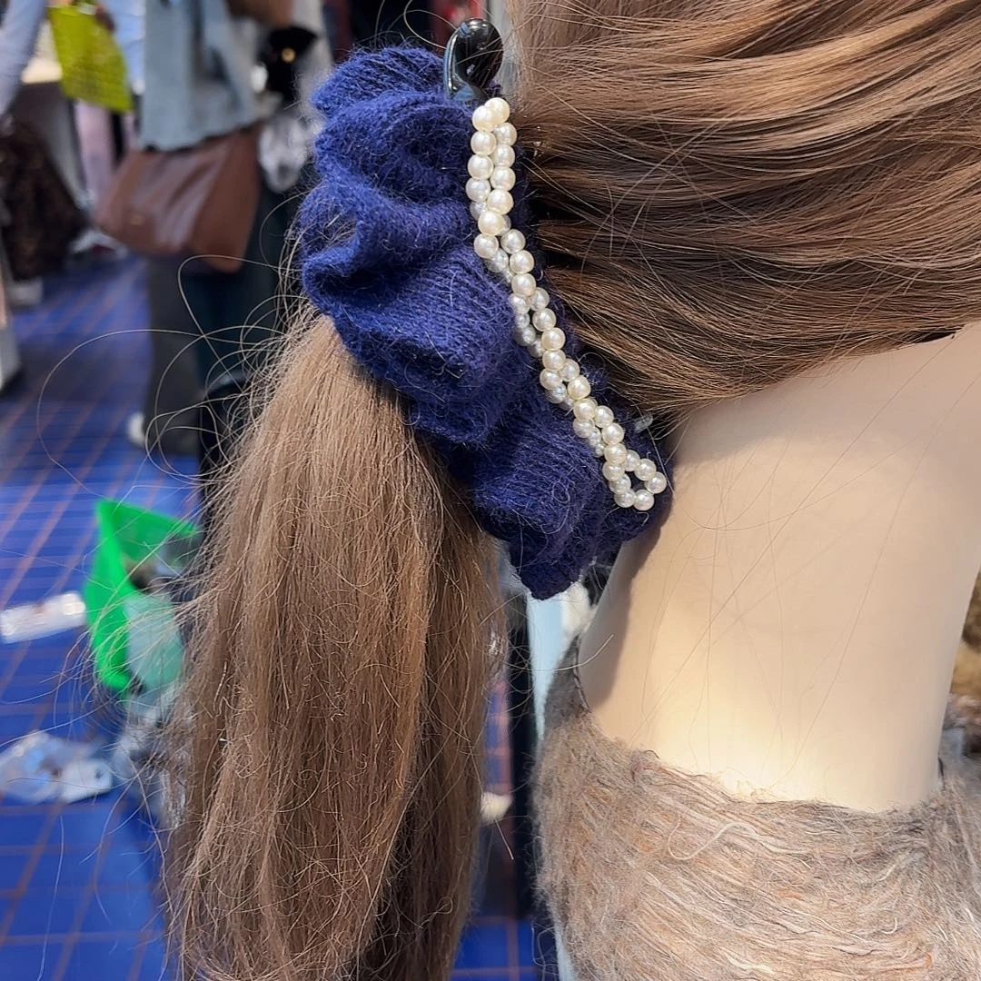 布艺非金属藏蓝色珍珠毛线香蕉夹