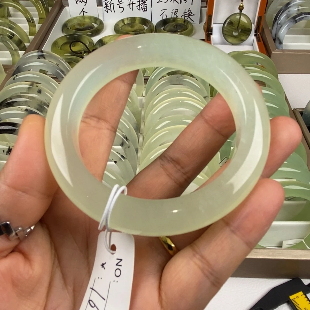 未镶嵌蛇纹石玉手镯