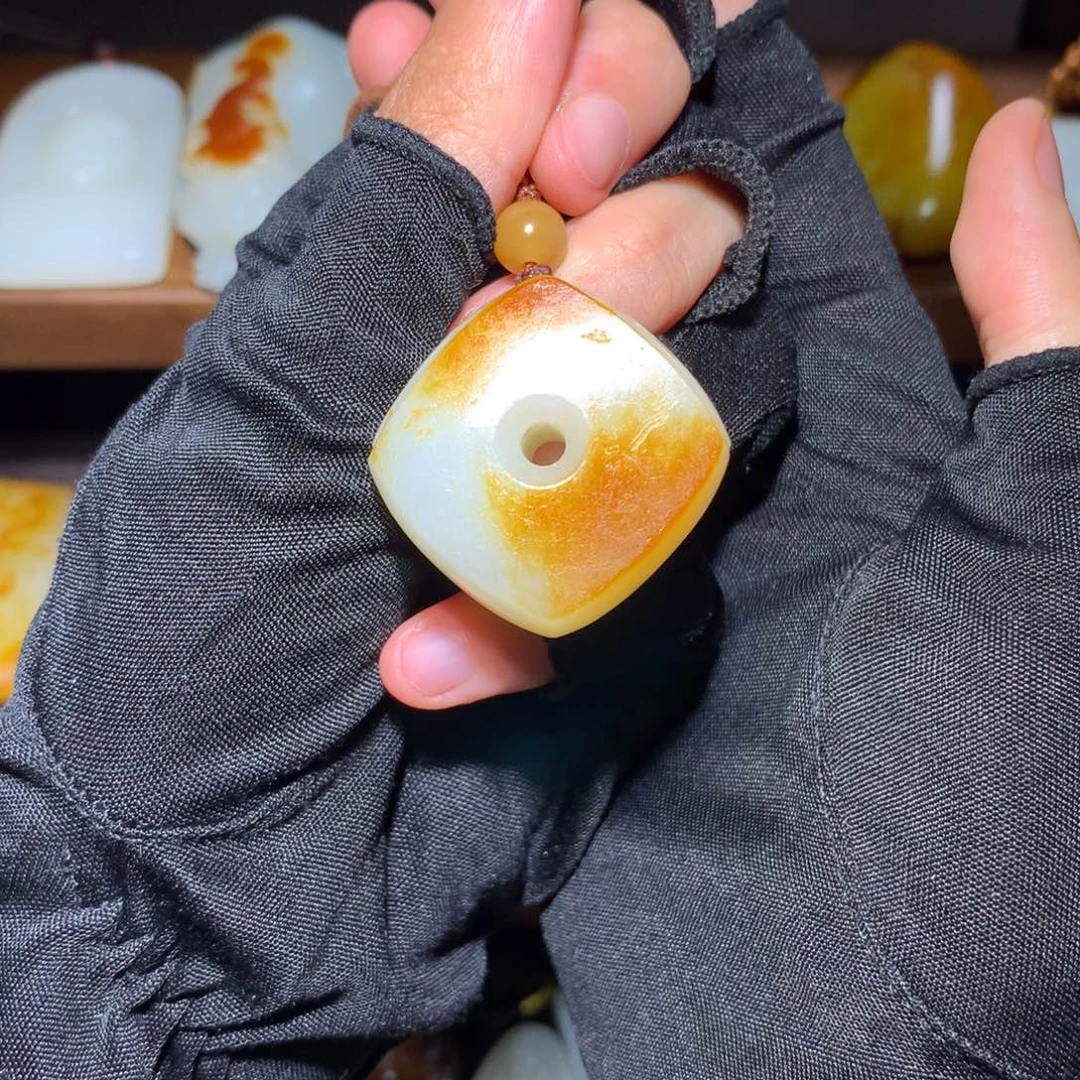 不***心颈饰未镶嵌和田玉