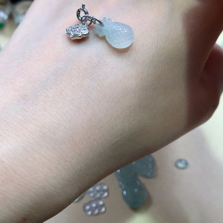 翡翠银S925镶嵌颈饰菠萝