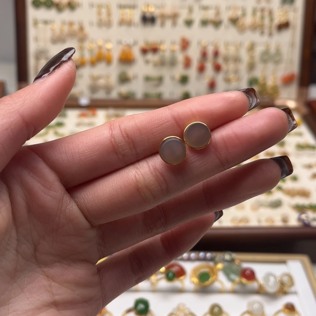 和田玉未镶嵌耳饰