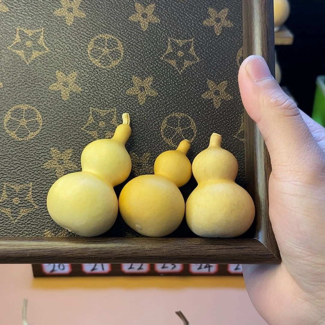 大***伟文玩葫芦一物一拍3个