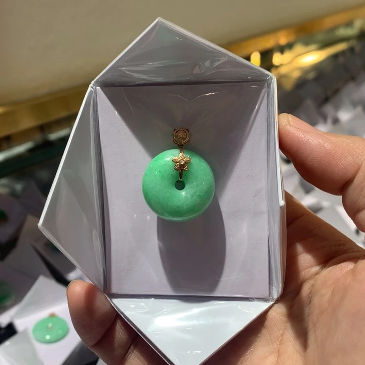 翡翠颈饰18K金镶嵌翡翠吊坠