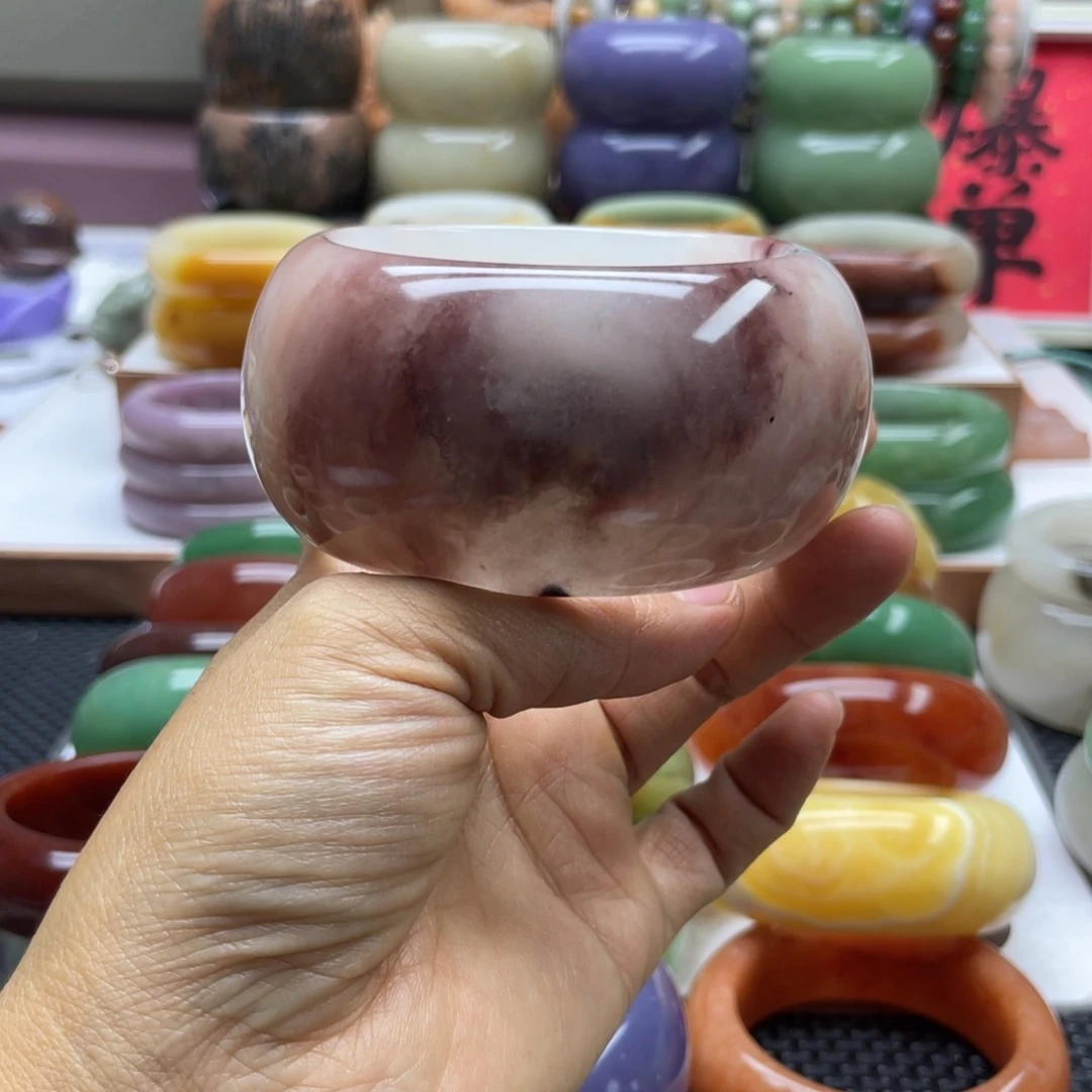 一***。石英岩玉未镶嵌手镯