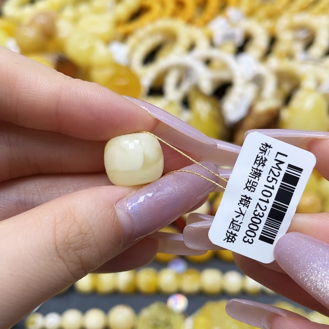 琥珀未镶嵌裸石老型13.4✖️11.9mm瑕