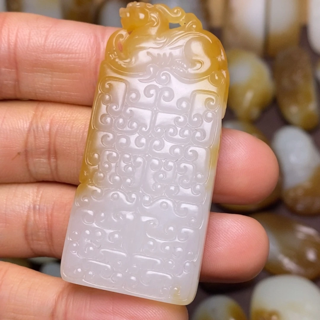 和田玉（糖玉）未镶嵌颈饰