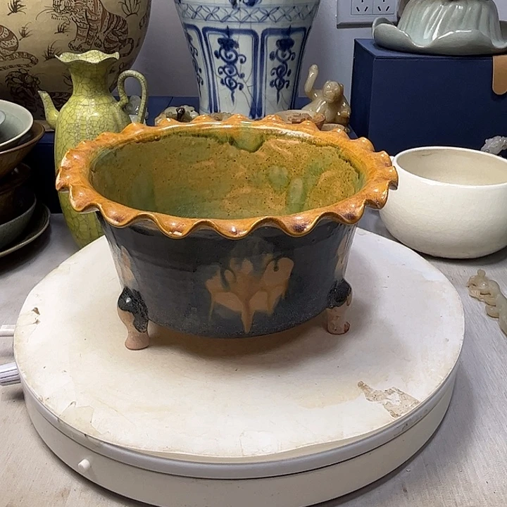 摆件平**。三彩三足炉摆件1