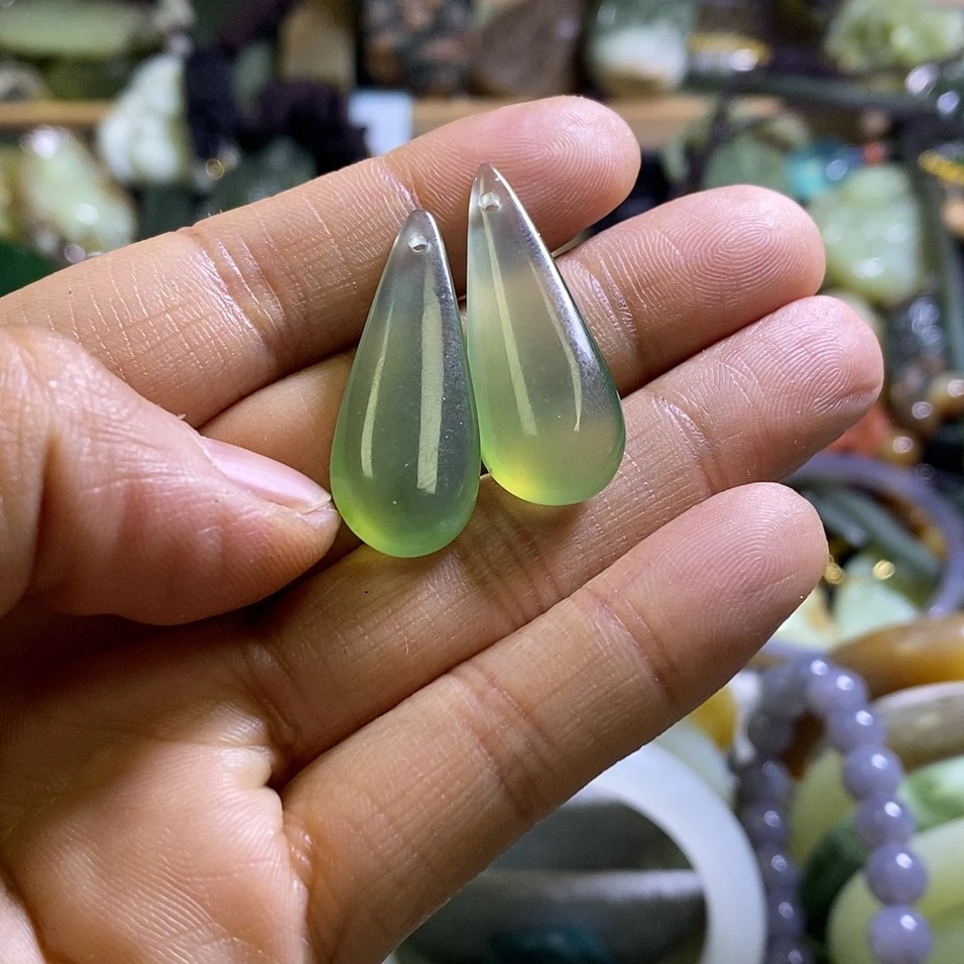 岫玉未镶嵌耳环一对