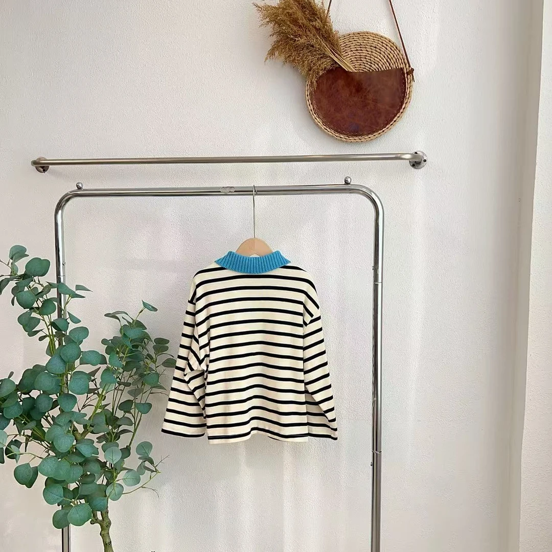 2616祖白黑条翻领卫衣