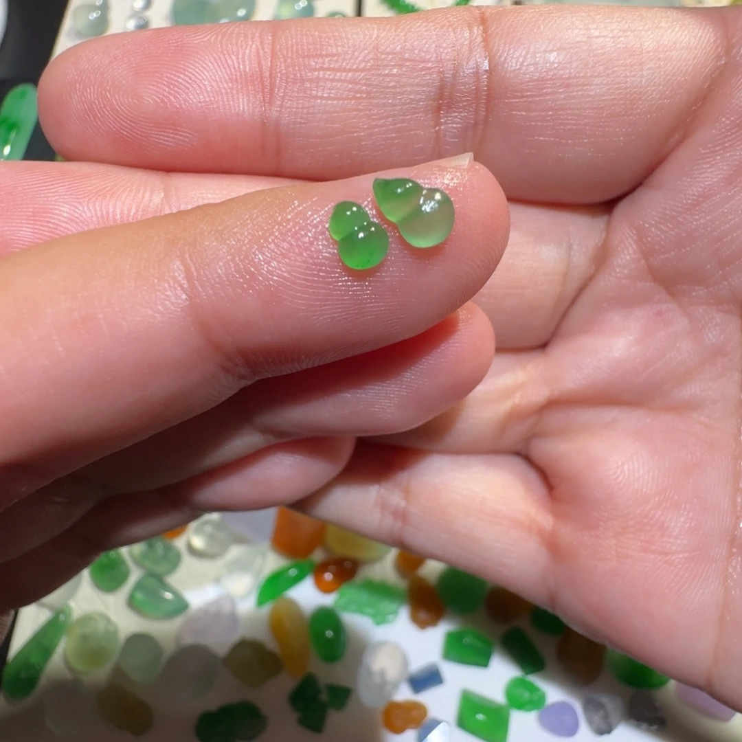 定制翡翠未镶嵌冰种阳绿葫芦