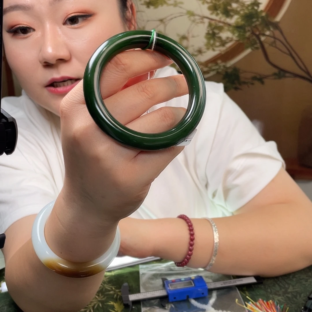 和田玉（碧玉）未镶嵌手镯