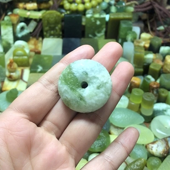 未镶嵌岫玉吊坠岫