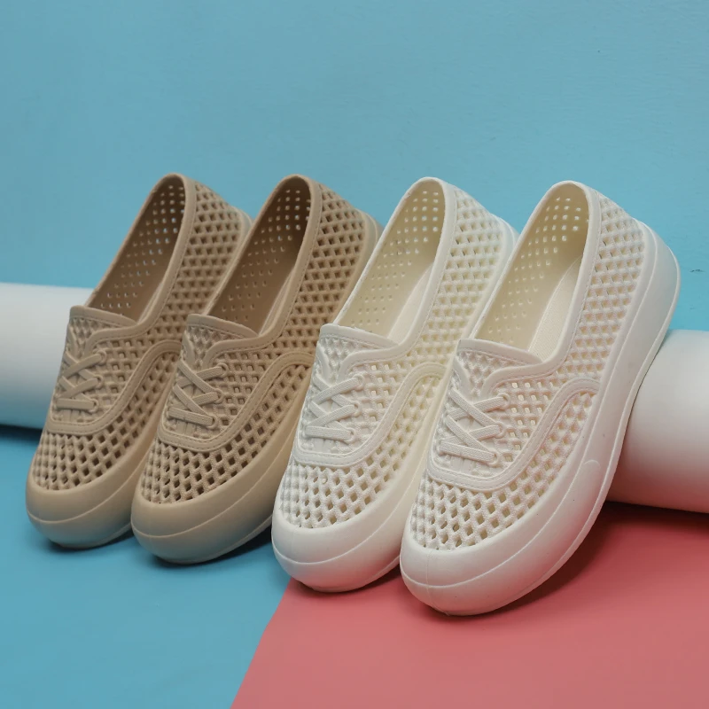 包头塑料凉鞋女夏季平底镂空透气软底防滑雨天外穿洞洞女凉鞋白色