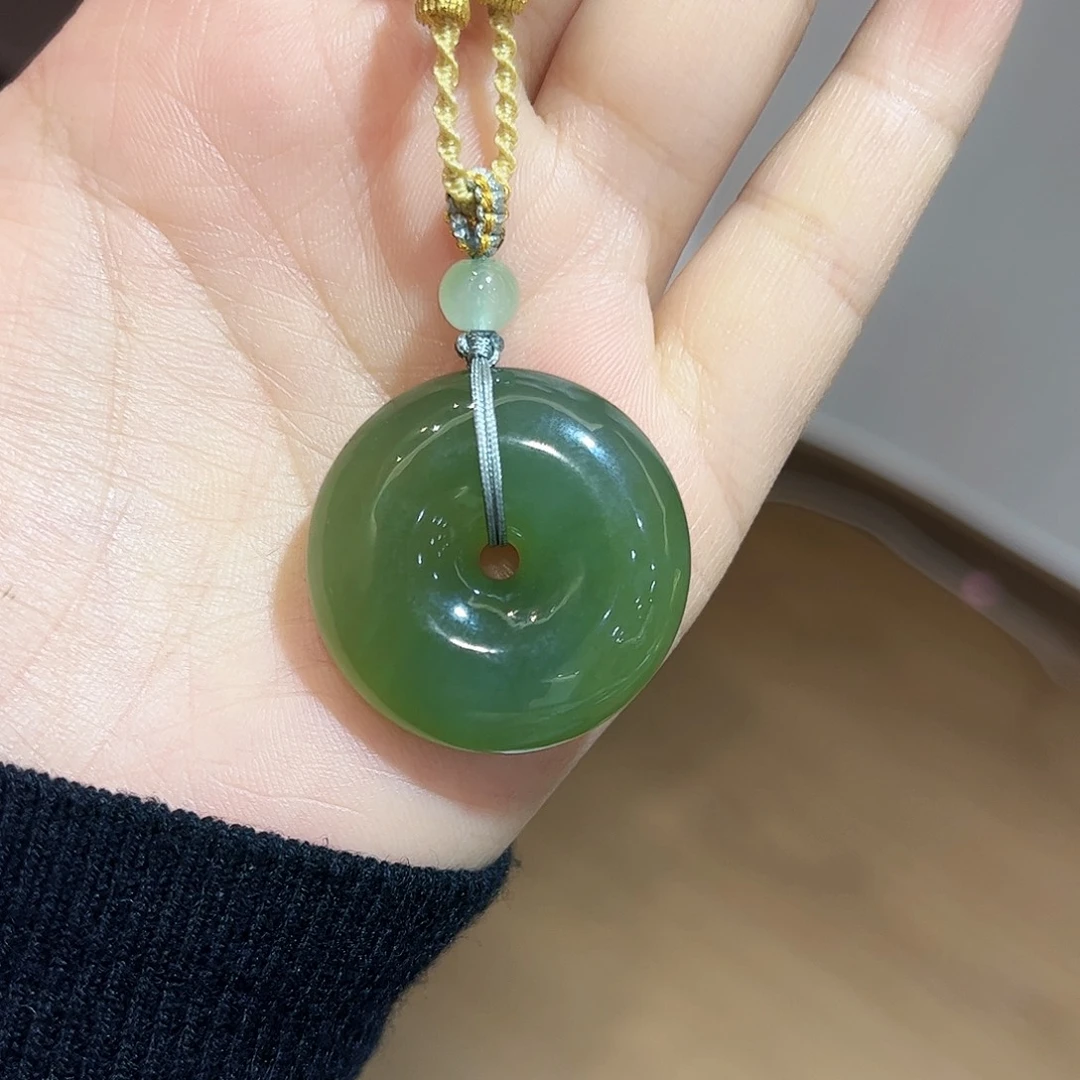 和田玉未镶嵌颈饰平安扣