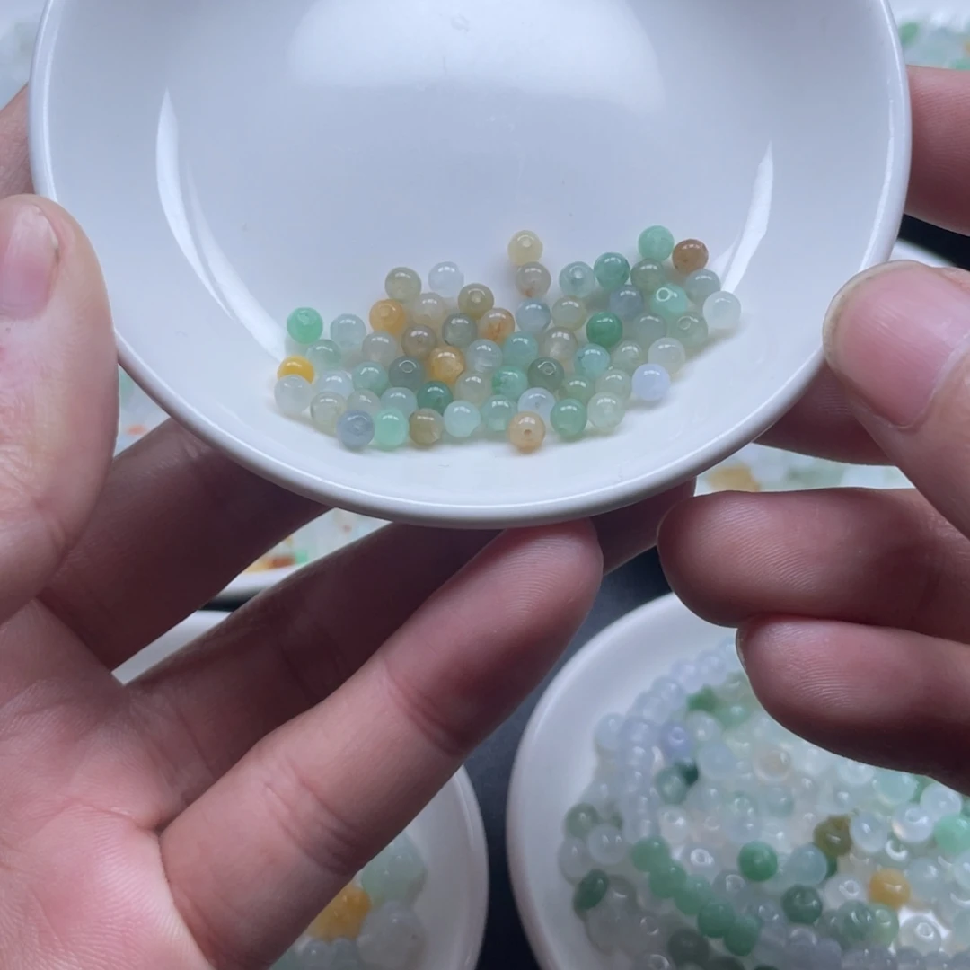 翡翠散珠翡翠小米珠卡3.6。 60颗