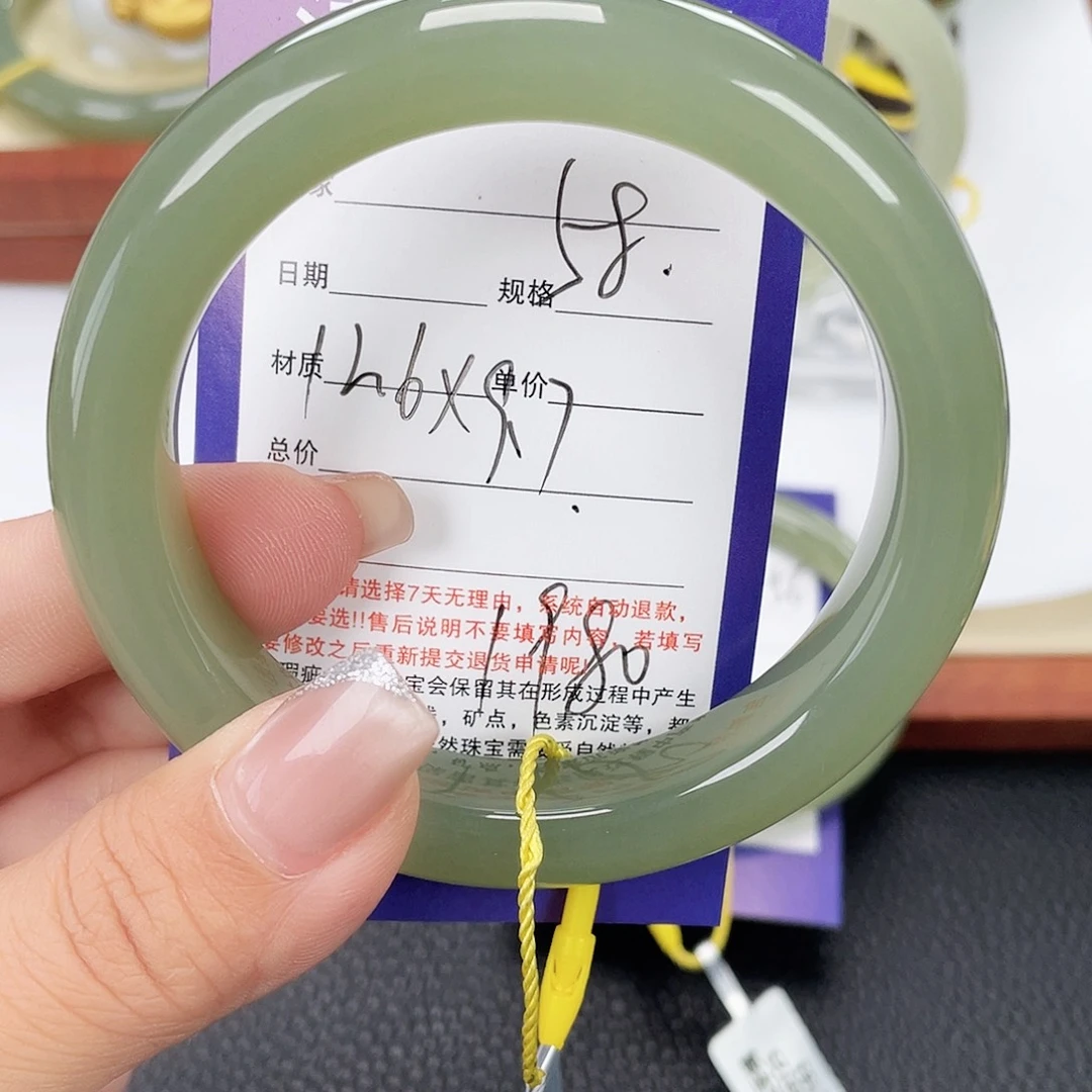 和田玉未镶嵌手镯