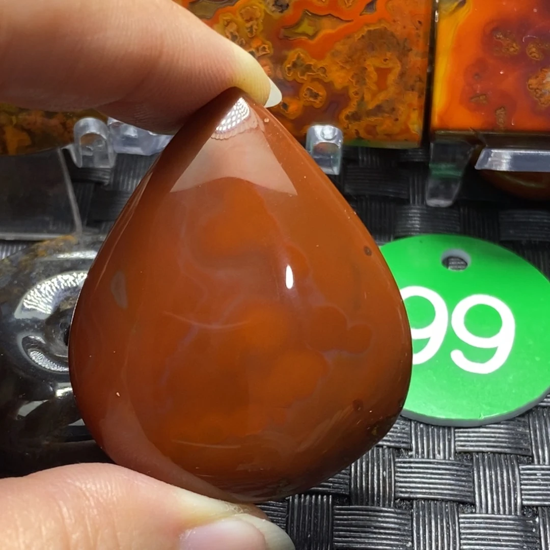 未镶嵌颈饰玛瑙/玉髓墨*