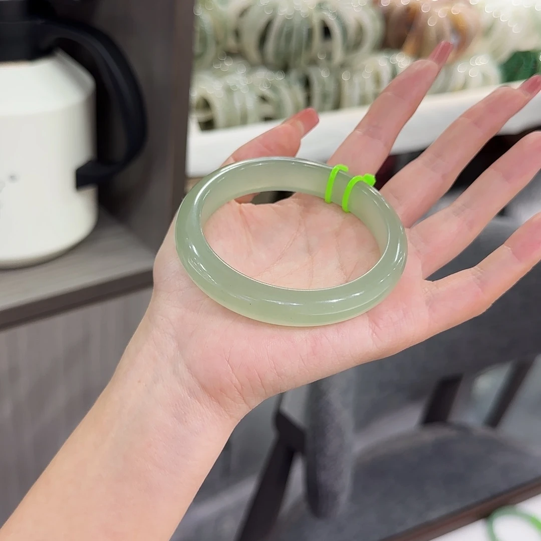 ****.东陵石未镶嵌手镯