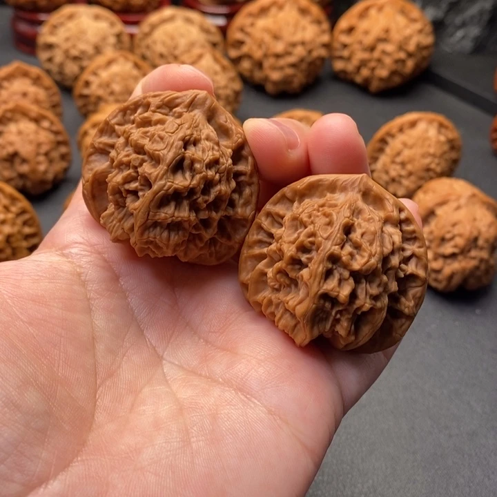 文玩核桃把件40尺渔阳公子帽野核